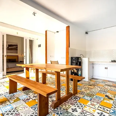 Lumturi House - Centrally Located